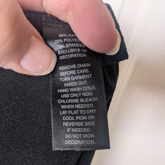 White House Black Market Short Sleeve Christmas Flower Top With Faux Necklace XL - Picture 7 of 7